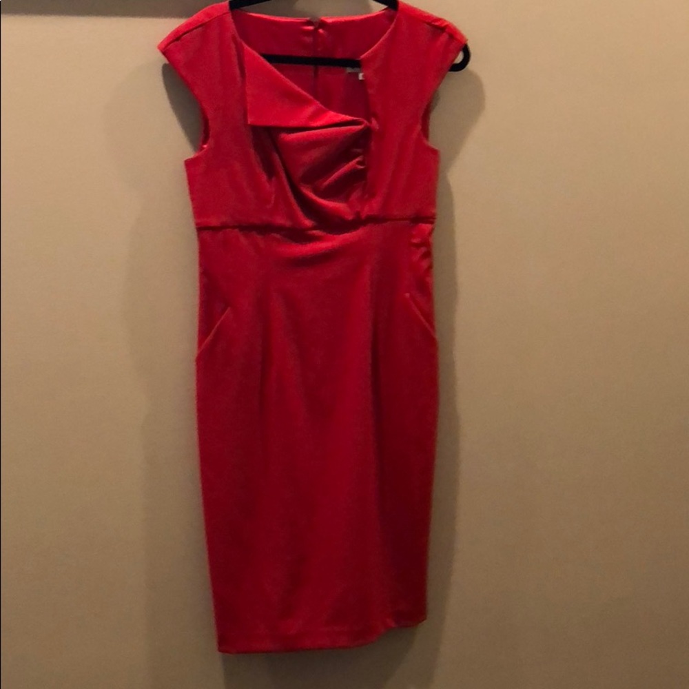 New red sleeveless dress